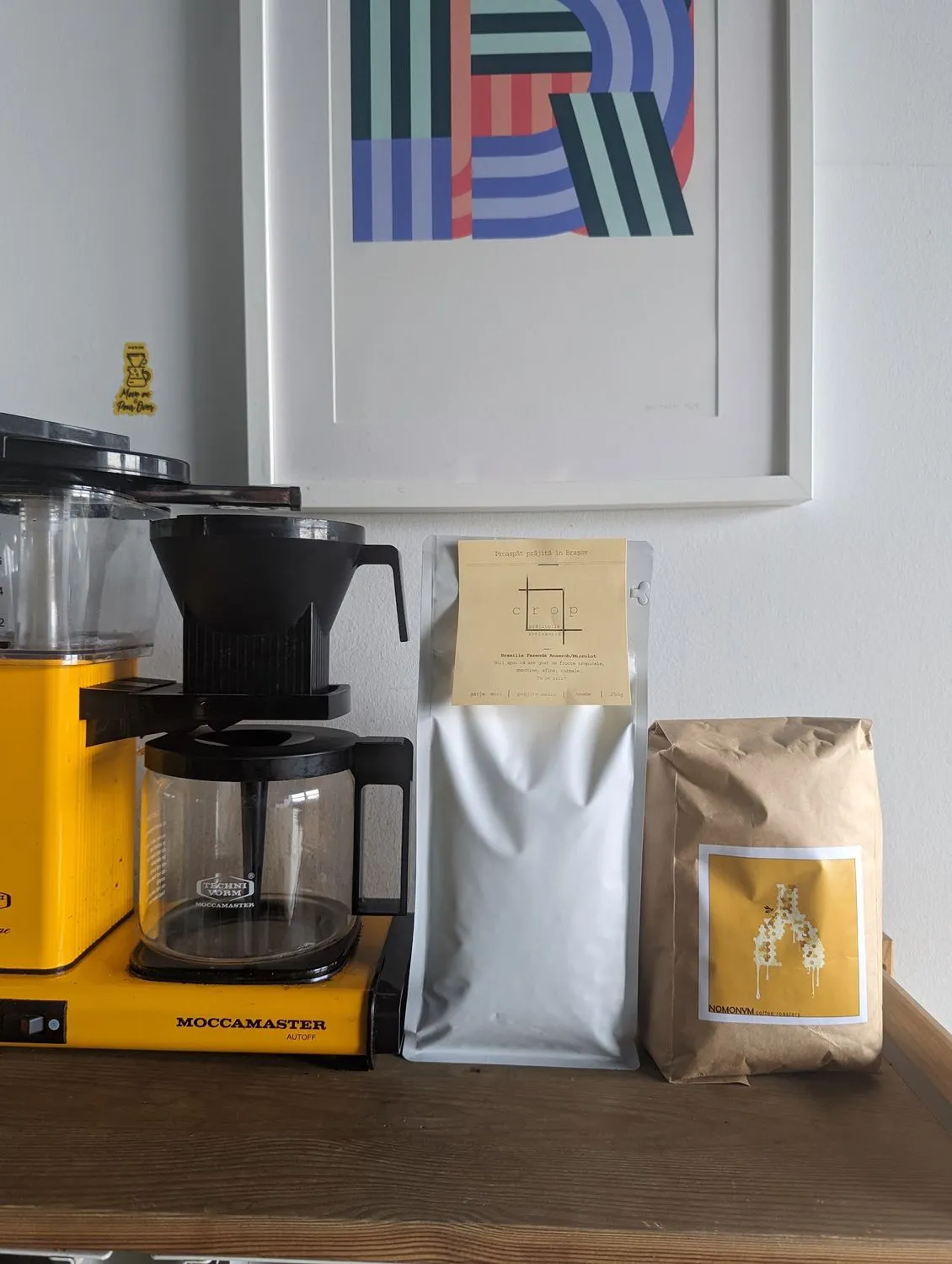 The coffee corner, with Two Minutes bags