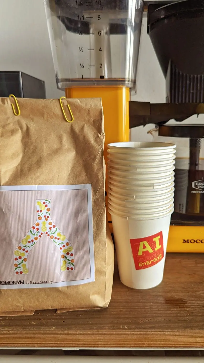 Coffee bags and AI cups