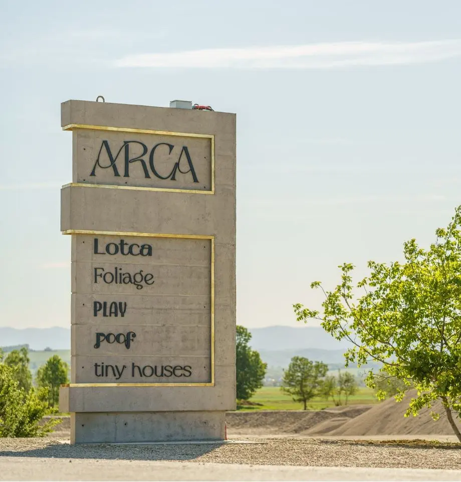 Totemul ARCA cu toate locurile din resort