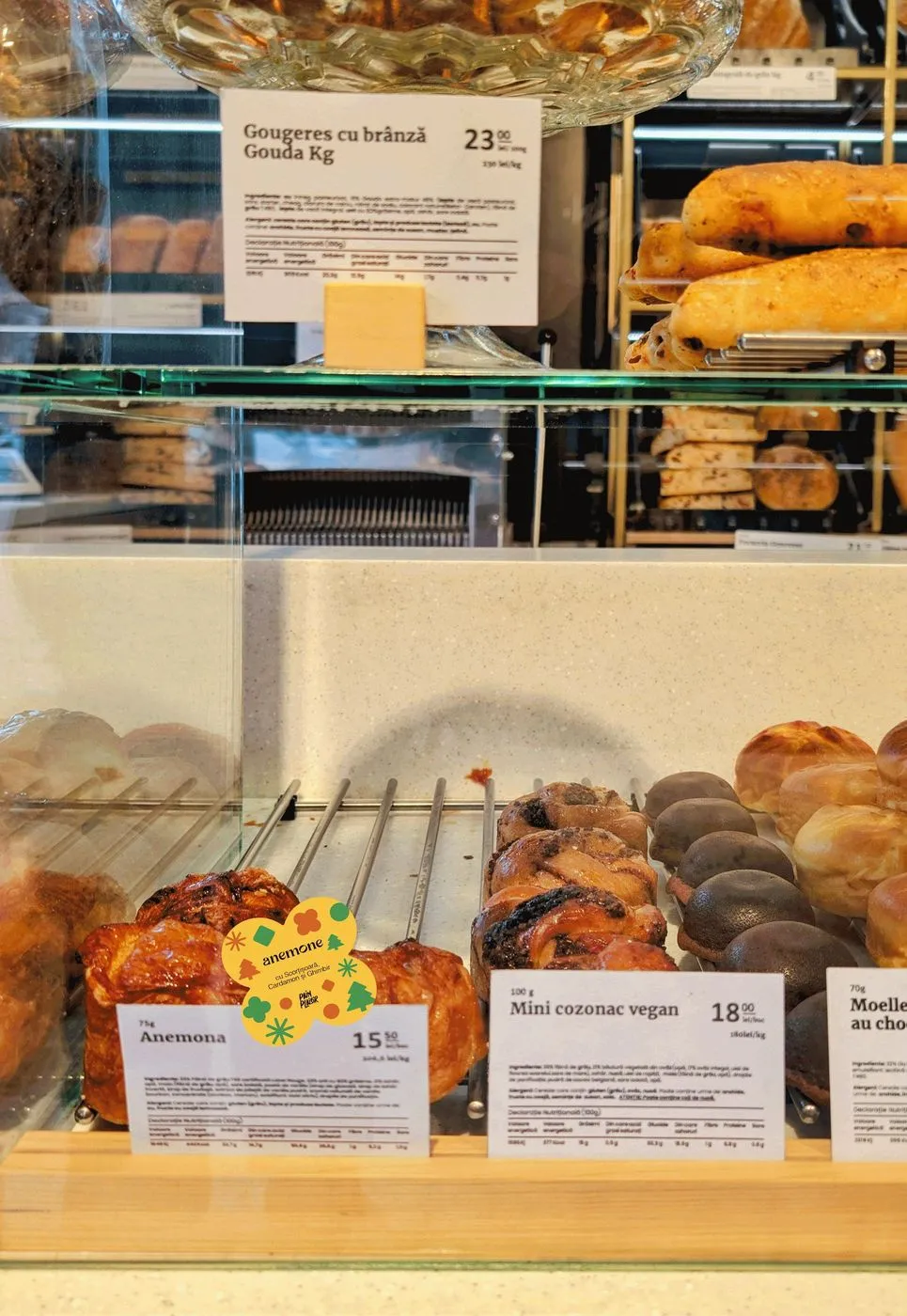 Shelf talker on the pastry shelf