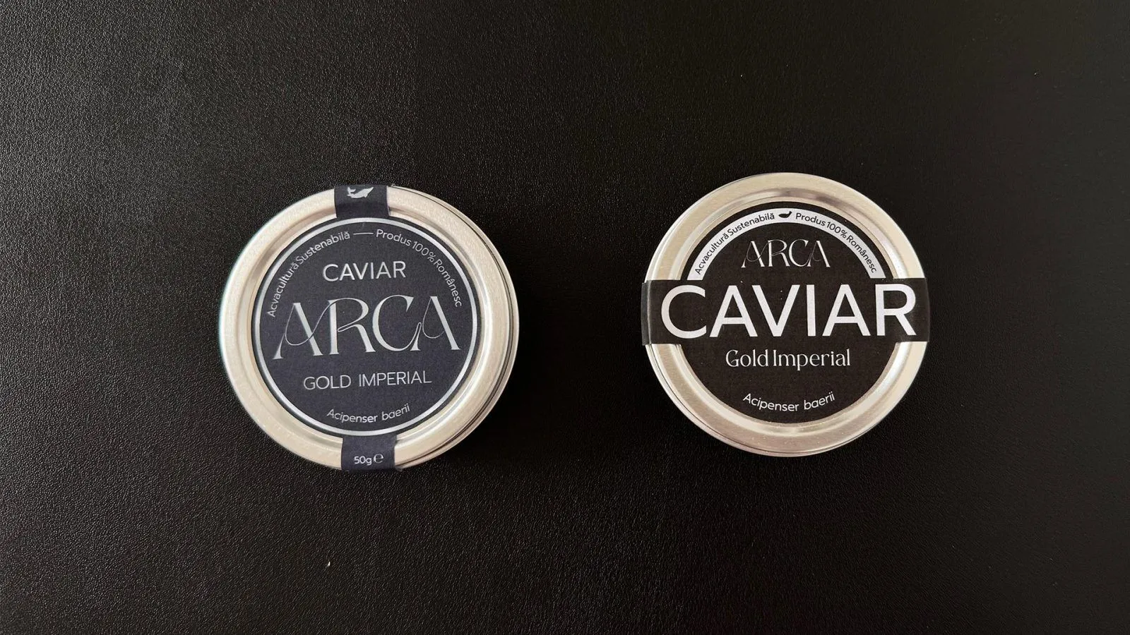 Două cutii de caviar văzute de sus
