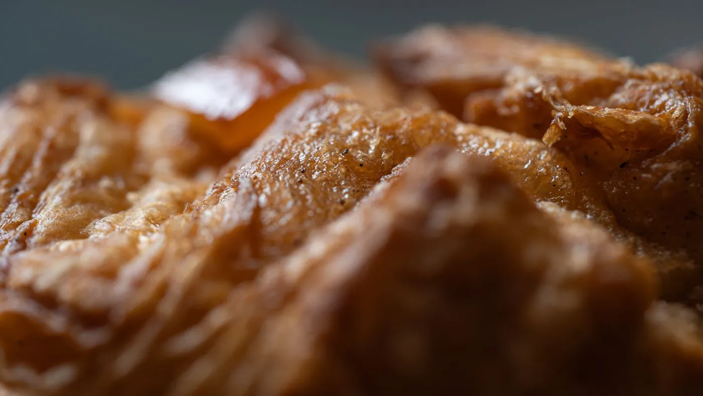 Close-up of the caramelised layers